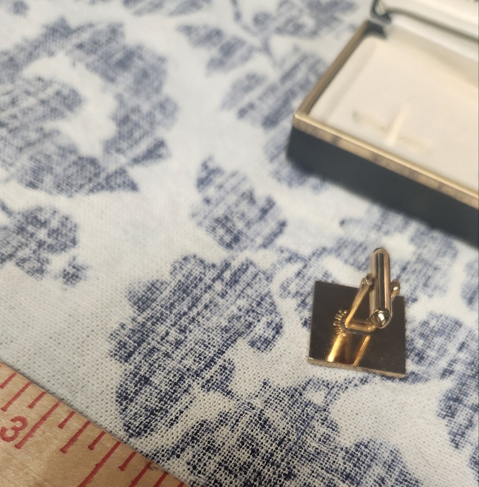 SWANK Gold Square Cufflinks - Picture 2 of 11